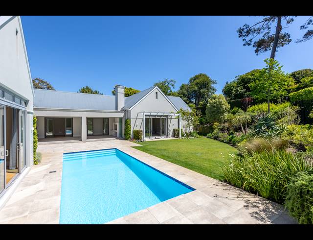 4 BEDROOM HOUSE SOLD IN CONSTANTIA